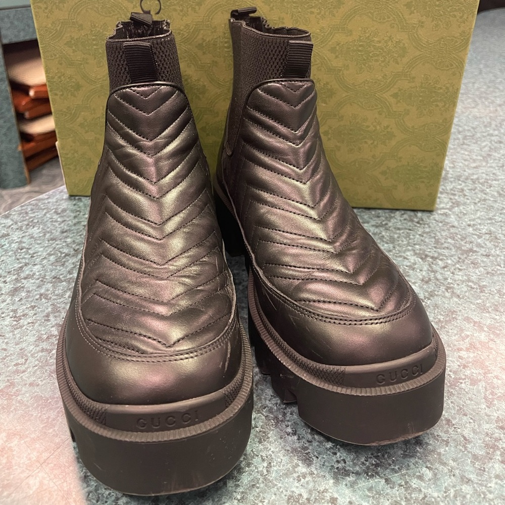 Gucci boots size 40